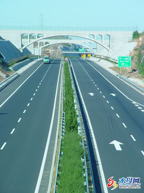 公司瀝青產(chǎn)品用于龍口至青島高速公路